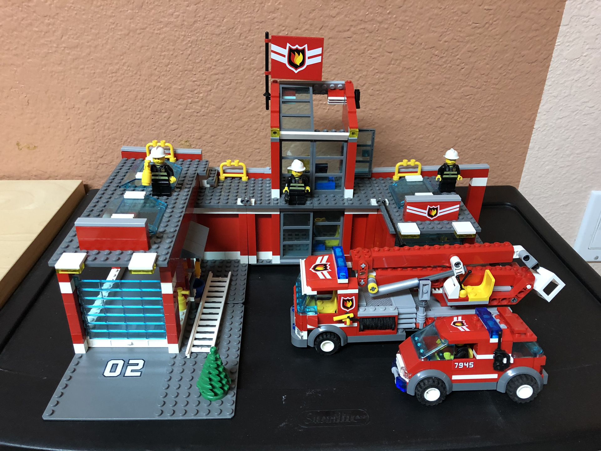Lego Fire Station 7945 for Sale Scottsdale, AZ - OfferUp