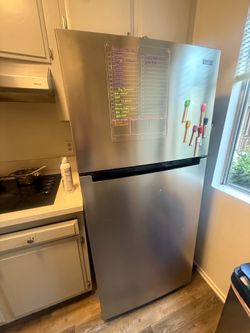 Vissani 18.1 Cu. Ft. Stainless Steel Refrigerator – Excellent Condition