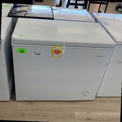 FRIGIDAIRE FFC07M2UW Chest Freezer