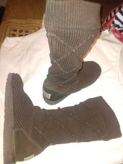 UGG BOOTS 25.00