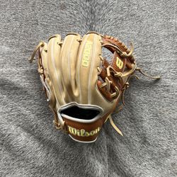 Baseball Glove: Wilson A2000 Spin Control