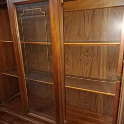 Vintage China Cabinet! In Great Condition! 