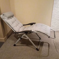 Folding Zero Gravity Recliner Chair with Cushion