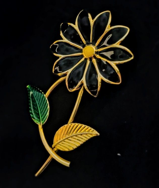 Daisy Brooch