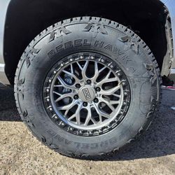 Rines 17x9 Con 285 70 17