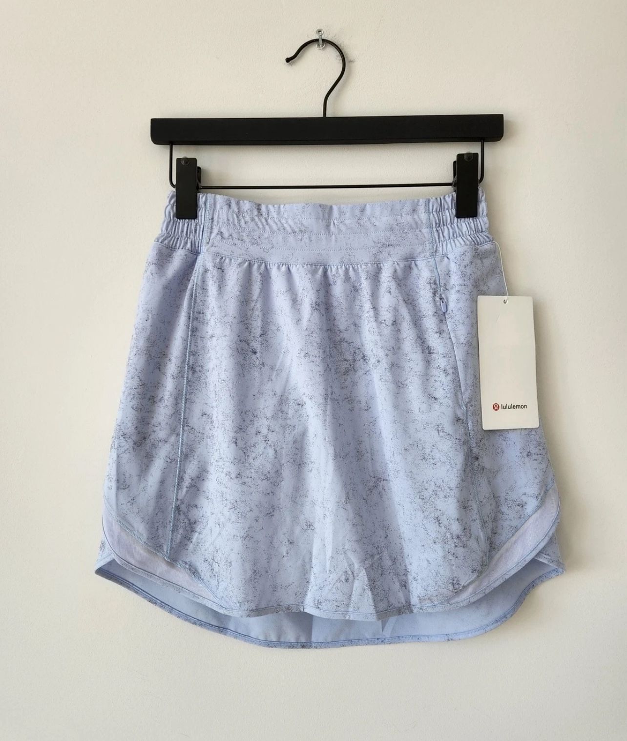 NWOT  LULULEMON VDPM/PSLB Pastel Blue Hotty Hot High Rise Lined Skirt Long 10