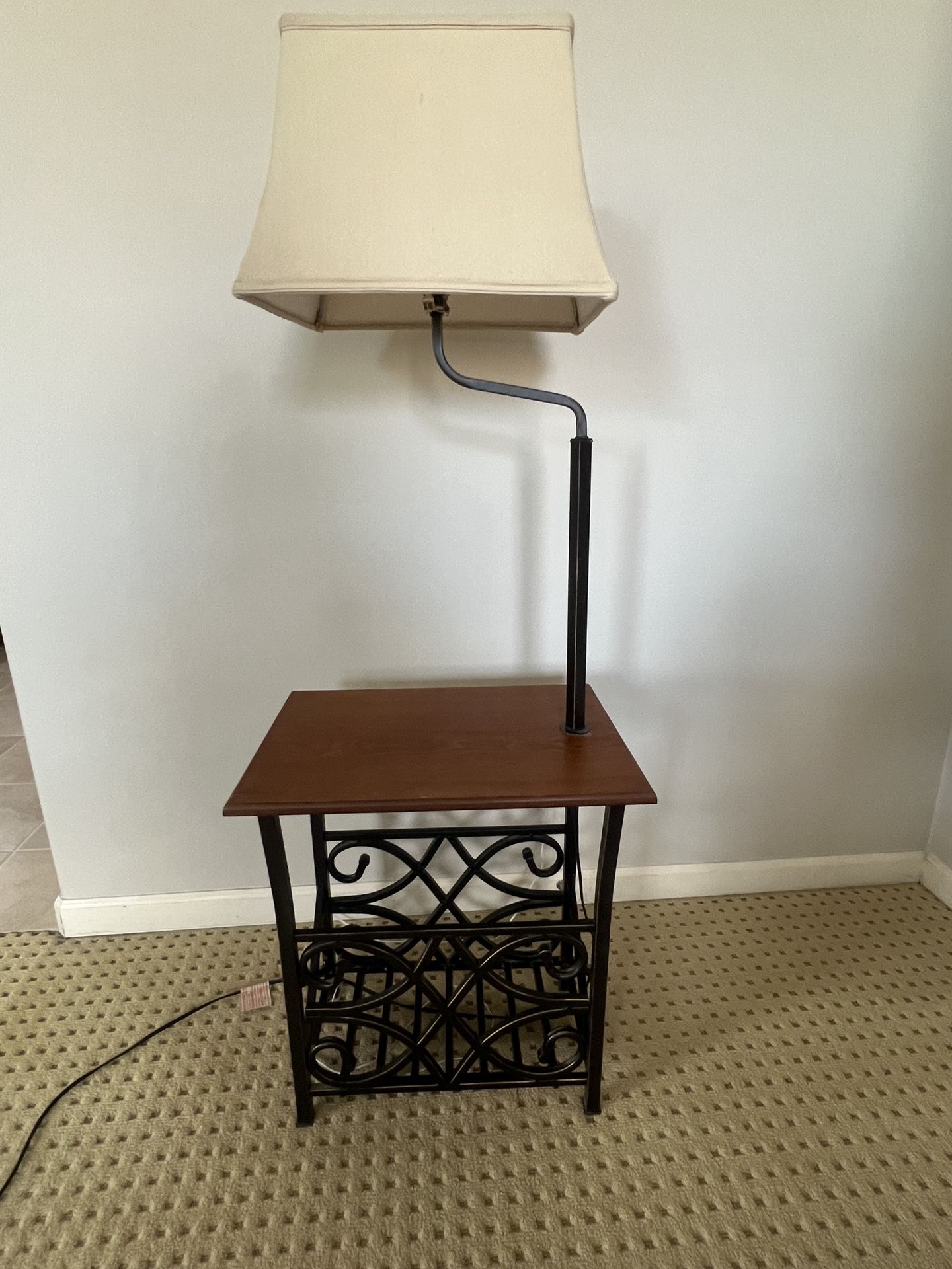 End Table With Lamp for Sale in Lincoln, CA OfferUp