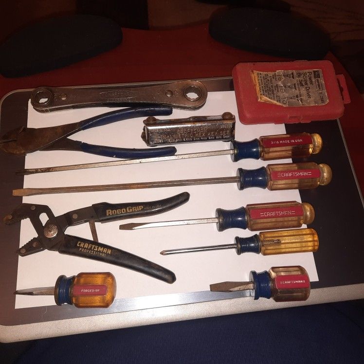 Craftsman 11 PC Bundle! 1/2x9/16 Ratchet Wrench, RoboGrip, Side Cutters, Metric  Hex Keys,  6 Screw Drivers, And Bit Set.  