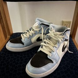 University Blue And White Jordan 1 Size 7.5