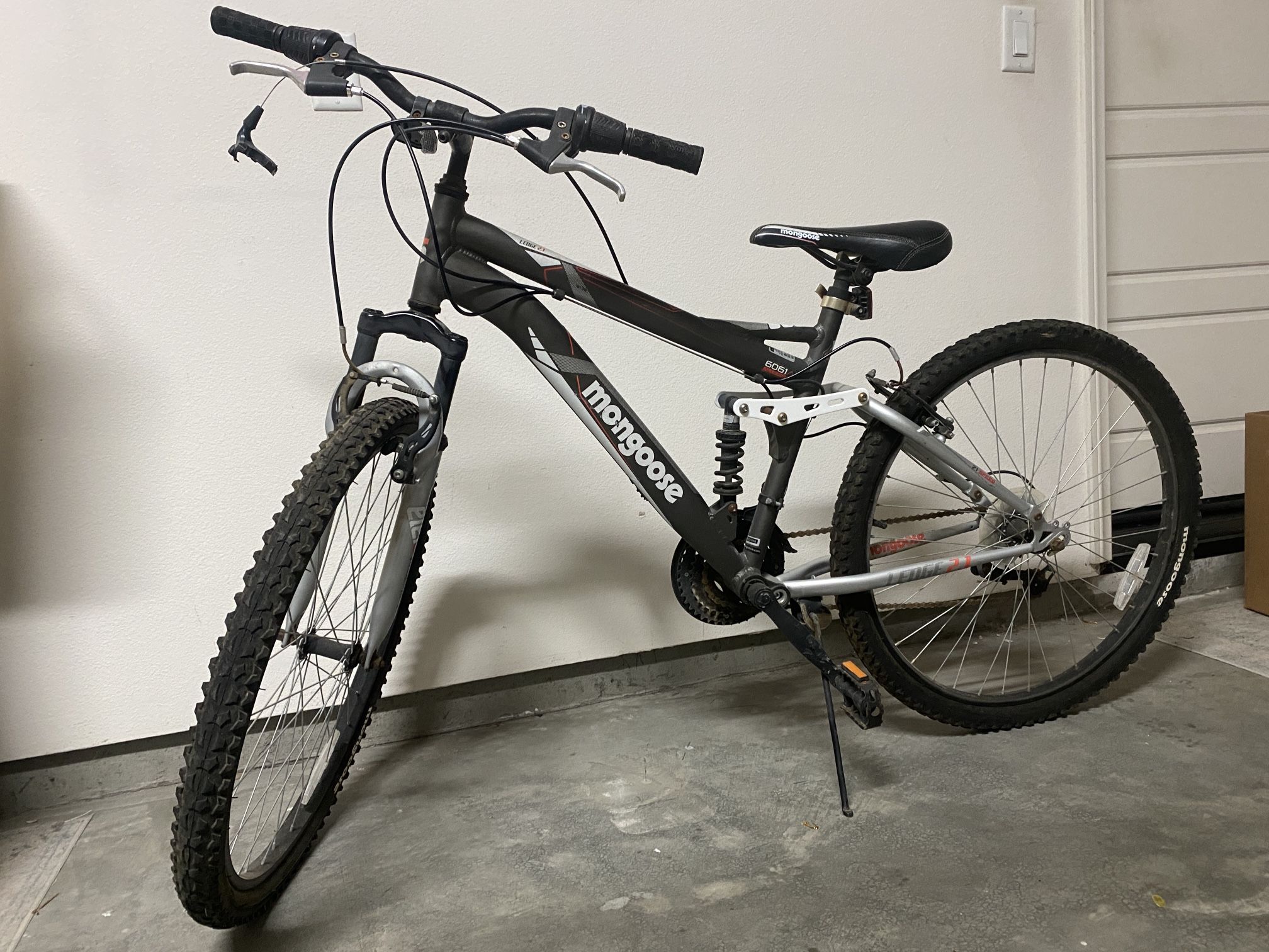 Mens Mongoose 2.1 Ledge Bicycle Mountain Bike for Sale in Fillmore CA OfferUp