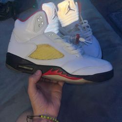 Jordan 5 Fire Reds 