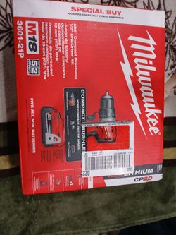 Milwaukee m18 drill/driver kit