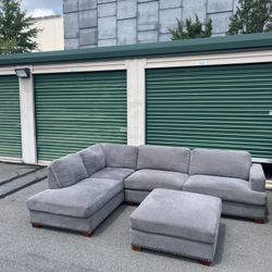 Free Delivery! Grey Thomasville Sectional With Ottoman! 