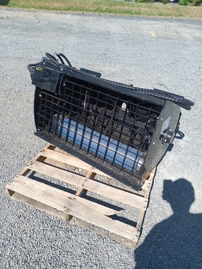 Skid Steer Hydraulic Mixing Bucket Attachment. NEW!
