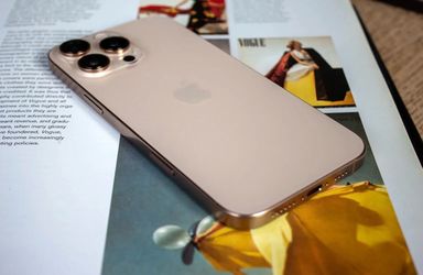 iPhone 16 pro max gold