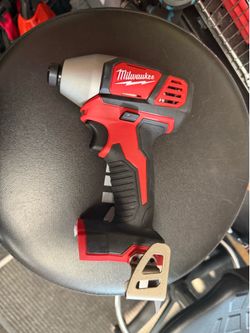 Milwaukee 1/4” m18 impact driver new