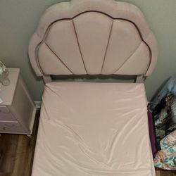 Girls Twin Bed W/ Mattress 