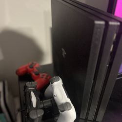 PS4 1 Tb 3 Controllers 