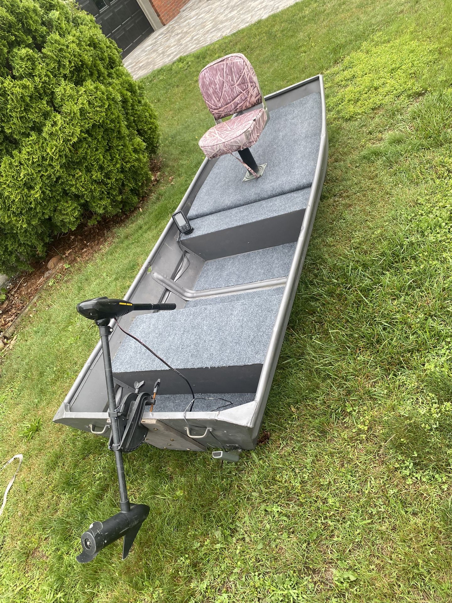 Jon Boat 10FT Aluminum (Fish Finder) $850 OBO