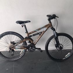 BICYCLE GIANT 27 SPEED EXCELLENT CONDITIONS 