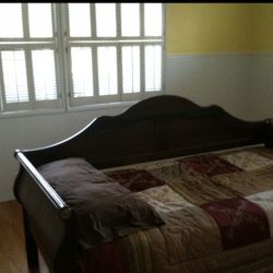  Vintage Day Bed      Daybed Wooden