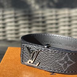 Lv Slim Bracelet Size 19-21