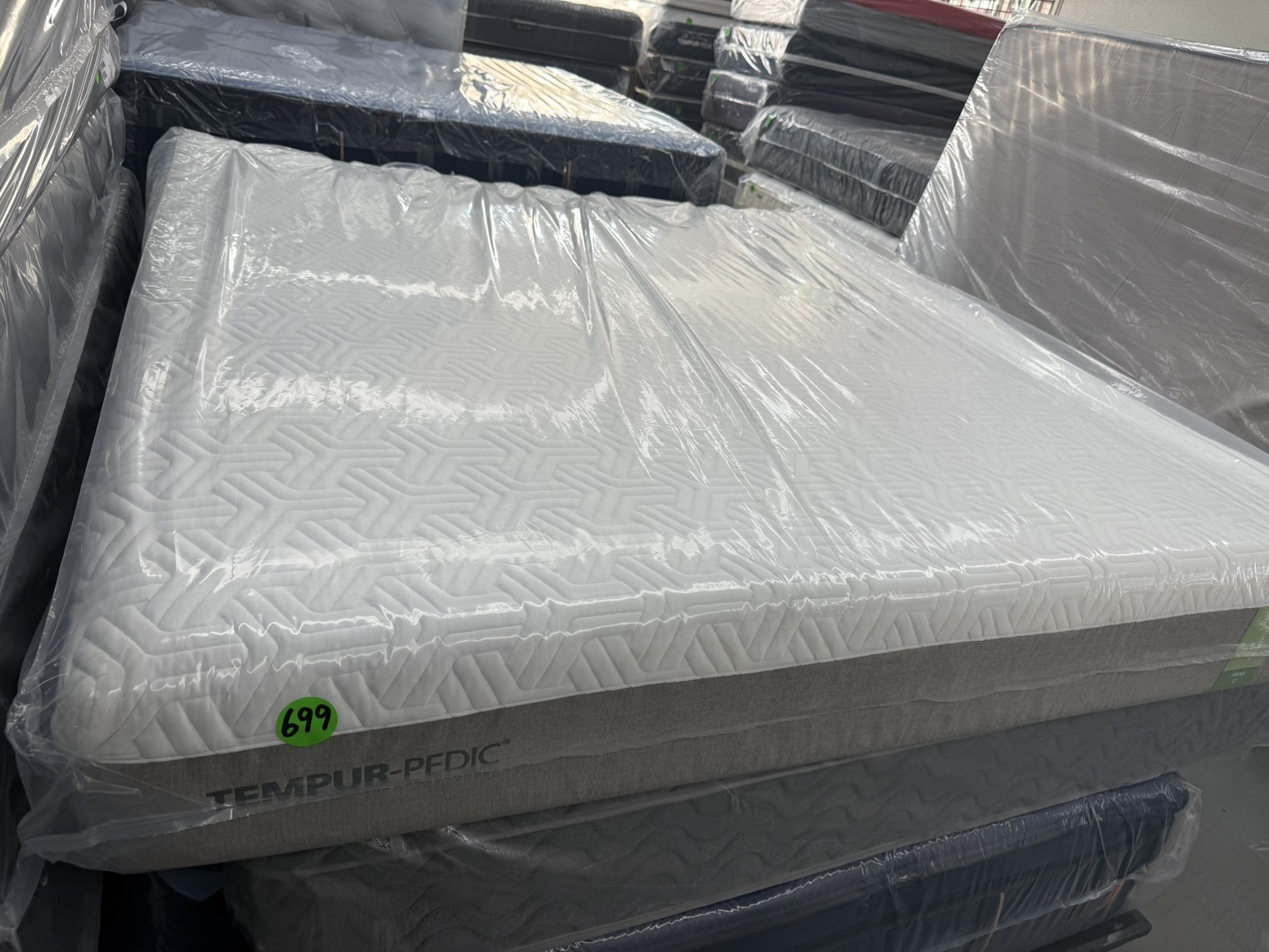 KING SIZE TEMPURPEDIC FLEX PRIMA HYBRID MATTRESS & BOX SPRINGS BED SET