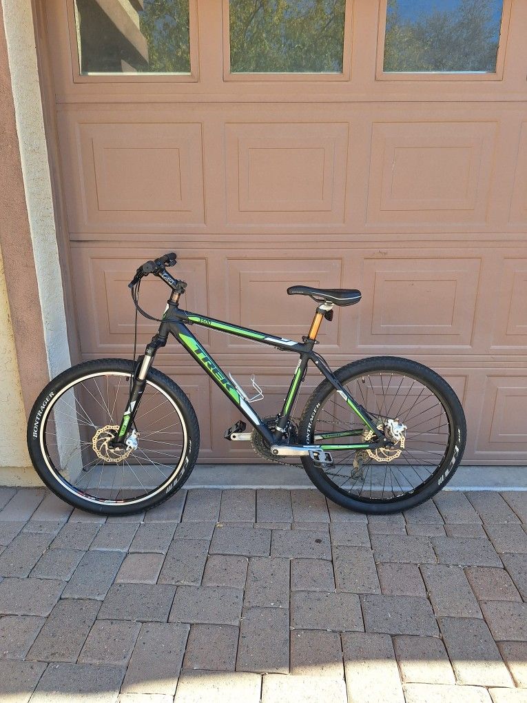 TREK 3700 MOUNTAIN BIKE 26 INCH 8 X 3 SPEED.DISK BRAKES