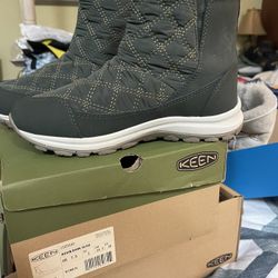 Keen Boots, Warm And Water Proof , Women 7 .5