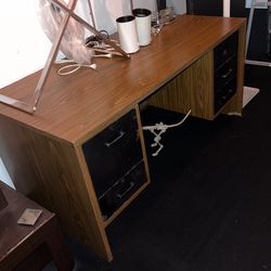 Free Desk Heavy Wood Down Town Miami Area 33128 