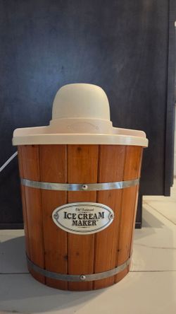 Automatic ice cream maker