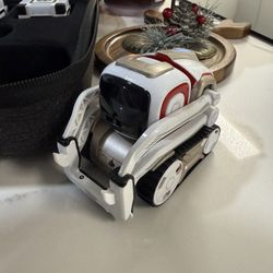 Anki Cozmo Robot Toy W/padded Case/Cubes/charging Base 