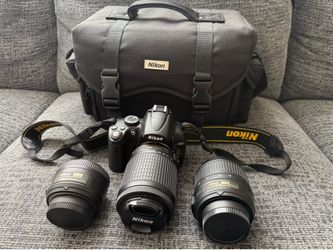 Nikon D5000 with 3 lenses , sd card , battery, charger and Nikon camera bag