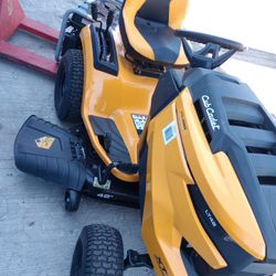 Lanw Mower Tractor 42" Cub Cadet
