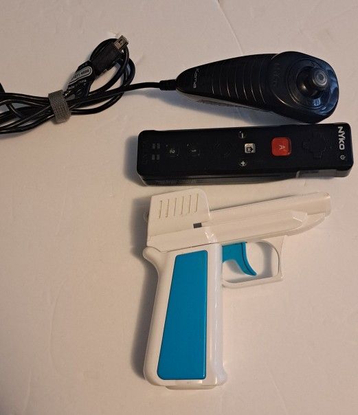 Nintendo Wii Nyko Perfect Shot Pistol Gun Controller w/ Nyko Wand LOOK!! Condition is Pre-owned. Tested and seems to function as it should. Shipped U