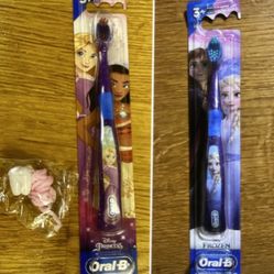 2 x Oral-B Disney Princess & FROZEN Elsa Manual Soft Toothbrush + Tooth Holder