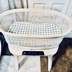 MamaRoo 4Moms bassinet