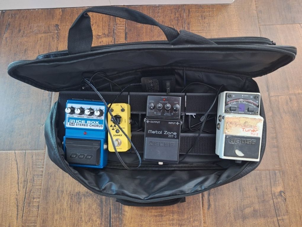 Misc Guitar Pedals Bundle w/Pedalboard 
