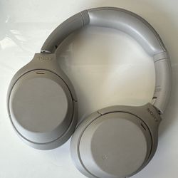 Sony WH-1000XM4 headphone 