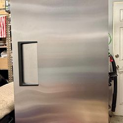 True T-23F-HC 27" T Series One Section Reach In Freezer Right Hinge Solid Door, 115v