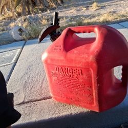 BLITZ RED 5 GAL GAS CAN