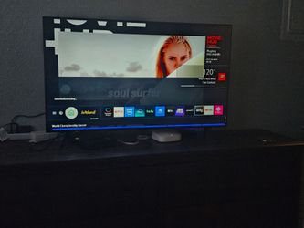 43" Samsung 4K Smart TV (TU8000) - Excellent Condition with Original Voice Remote