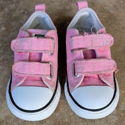 Toddler Low Top Velcro Converse Shoes - Size: 7