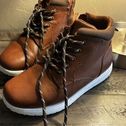 Boots Boys Size 2