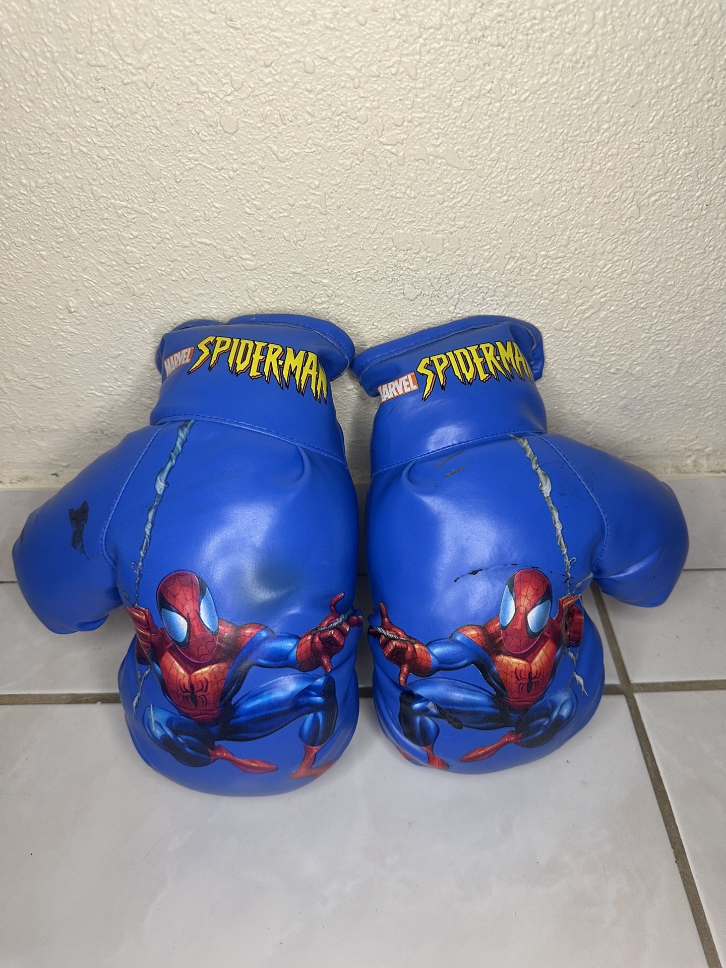 Spider-Man Marvel 2004 KellyToy Youth Child Size Boxing Gloves USED