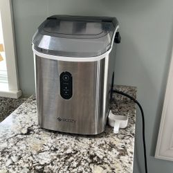 Ecozy Ice Machine
