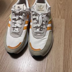 adidas Originals Mens Retrophy F2 Sneaker, White Orange Yellow