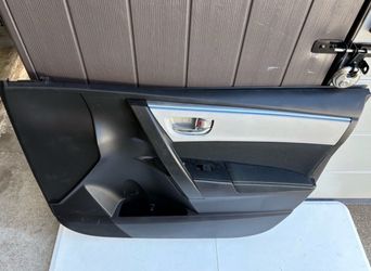 2015 Toyota Corolla Front Right Door Panel