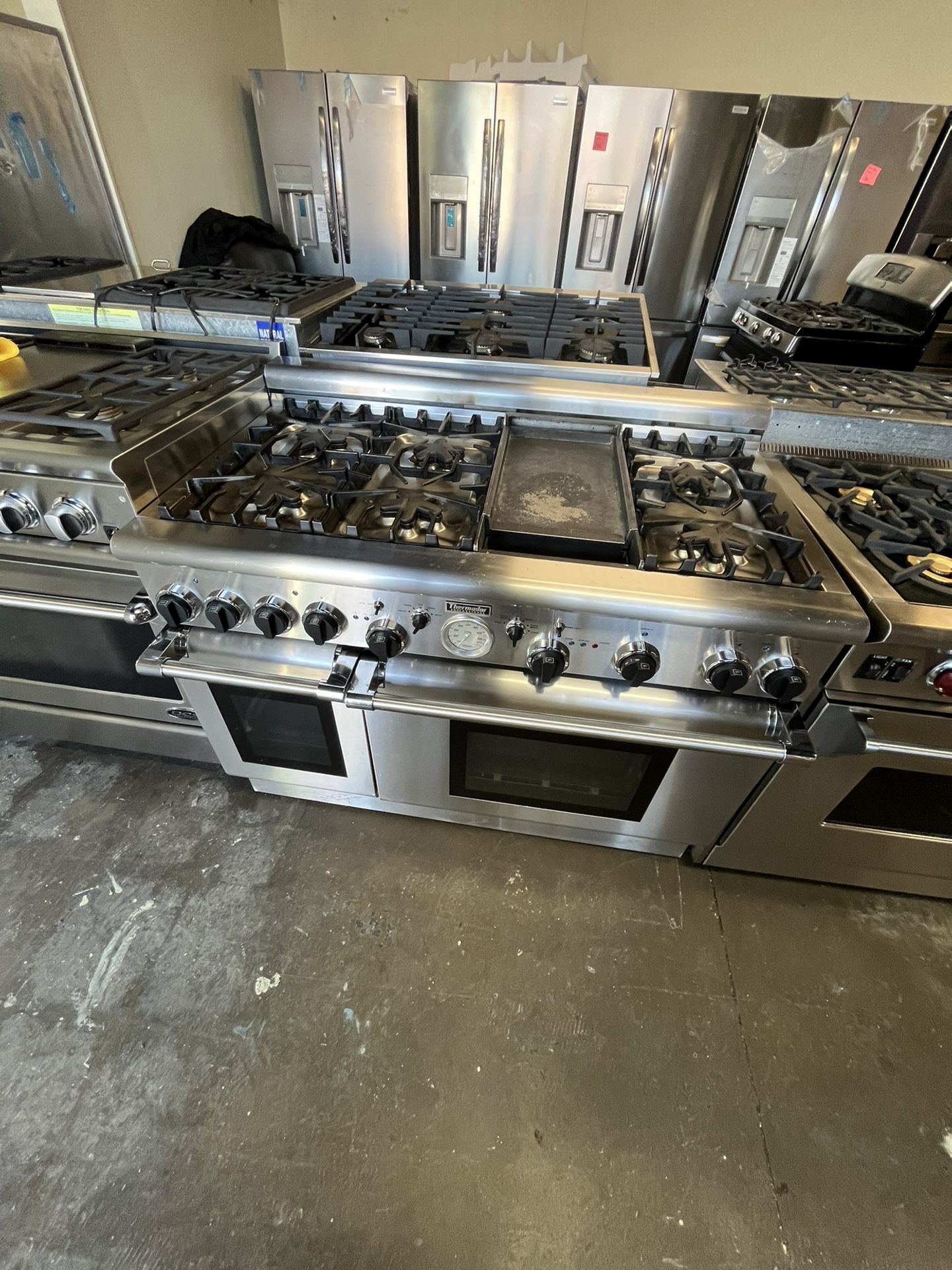 THERMADOR RANGE WITH GRIDDLE