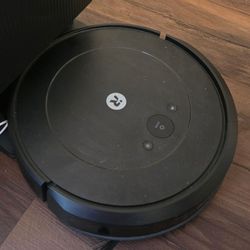 iRobot Roomba Vacuum 